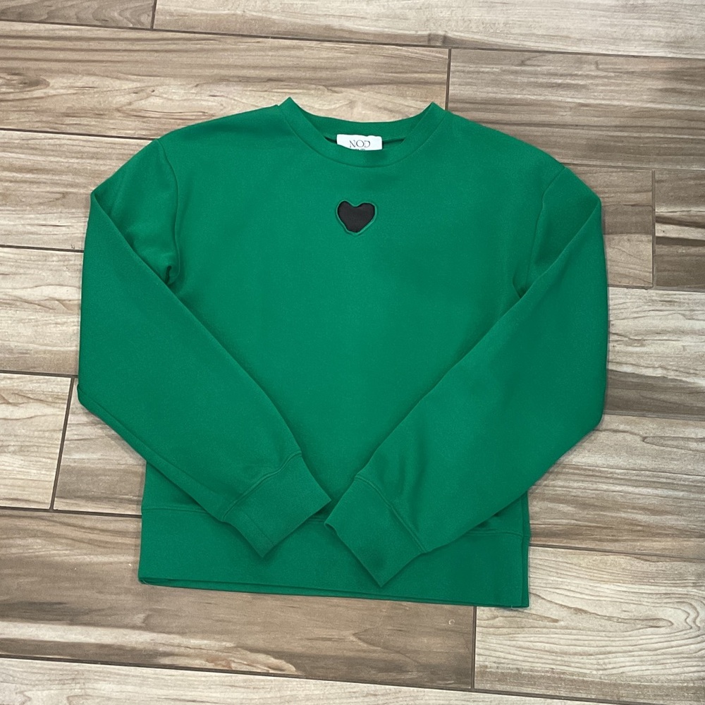 Women’s Green Heart Patch Crewneck Sweatshirt